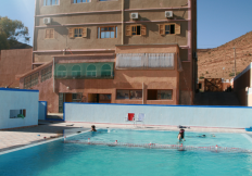 Auberge safrane de Taliouine avec un piscine pour adultes et pour enfants